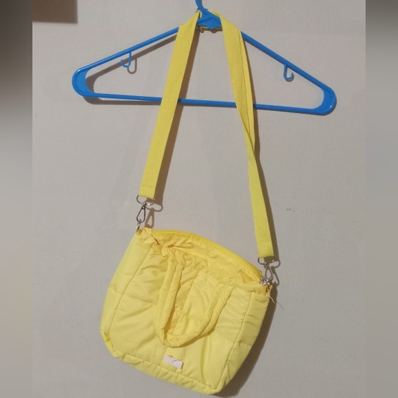 Cute new with tag yellow shoulder bag. - Picture 1 of 14